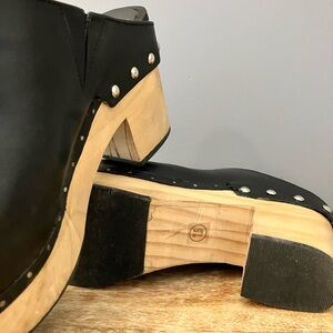 Chelsea & Violet Black Mules with Wooden Heel